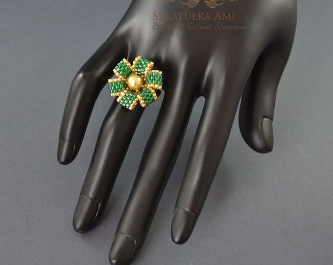 Green flower, beaded ring, seed bead ring, pearl swarovski ring, universal ring, gold pearl swarovski, flower ring, seed bead jewelry, gift