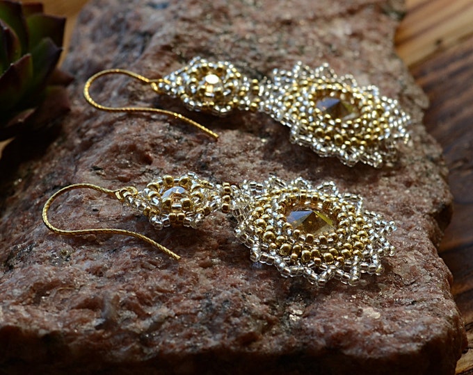 bride earrings, swarovski earrings, glowing earrings, shiny earrings, wedding earrings, crystal earrings, Rivoli earrings, flower earrings