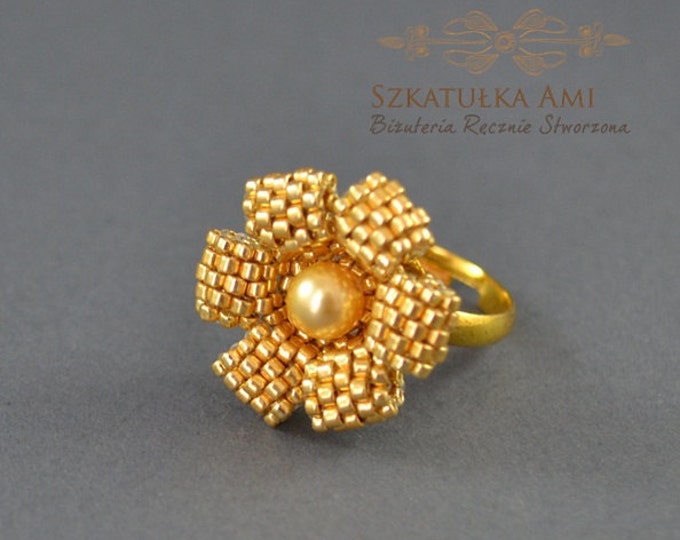 Ring with Swarovski pearl Flower ring Gold Beads ring Size universal Gift for her Flower pearl Beading ring Large Weddings Pearl Swarovski