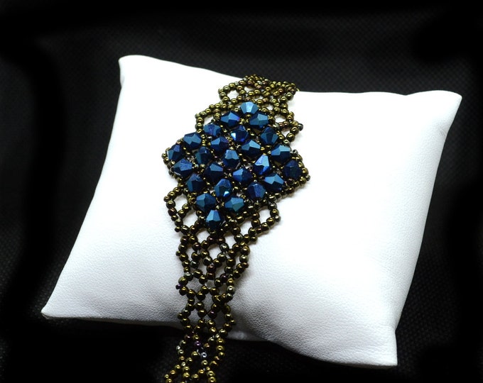delicate bracelet with navy blue crystals, gemstone crystal jewelry, woven bracelet, seed bead bracelet, handmade jewelry, women gift