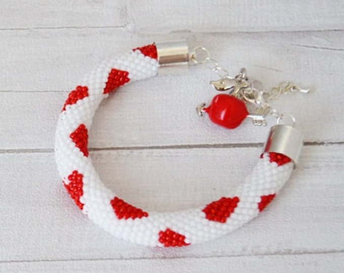 Heart bracelet, Beaded Bracelet, Crochet Bracelet, Seed Bead Bracelet, Beaded Red Bracelet, Must Have Jewelry, christmas gift, lovely gift