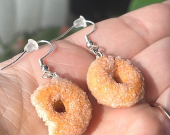 Sugared donut polymer clay earrings/polymer clay earrings/ donut earrings/ clay food earrings/ sugared donuts/ donuts/ snack earrings