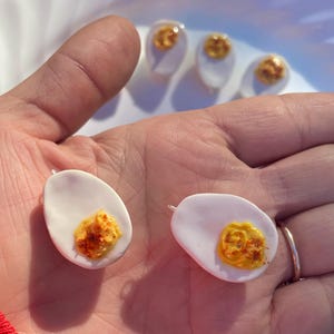 Deviled egg earrings // deviled eggs // deviled eggs polymer clay // egg clay earrings // egg earrings // realistic deviled eggs