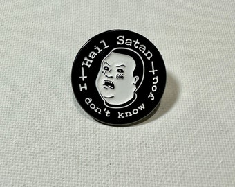 Bobby Hill Hail Satan pin/Rey de la colina/Maldita sea Bobby/ Bobby Hill pin/Goth pin/Satanás pin/joyería del diablo