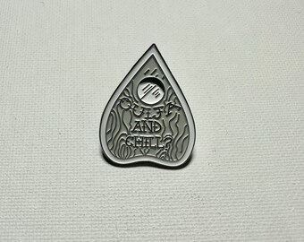 Ouija enamel pin/Planchette pin/ouija board/spirit board/goth jewelry/wiccan pin/Enamel pin
