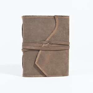 Diario in pelle vintage, carta antica con bordo frastagliato, diario rilegato in pelle, diario personalizzato, diario con chiusura a laccio in pelle, dimensioni 8*6.