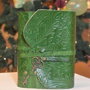 Libro in pelle, Grimorio in pelle - Diario rilegato in pelle con carta a bordi frastagliati fatto a mano - Libro delle ombre - Taccuino da disegno in pelle - Diario da disegno