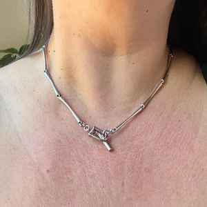 Collana con chiusura a moschettone delicata e unica in argento sterling 925, stile minimalista e moderno, 43 cm (17 pollici), 21,47 g.
