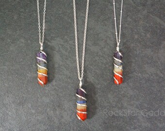 Halsband med hänge i sterlingsilver med chakra och ädelstenar: Smycken med 7 stenar