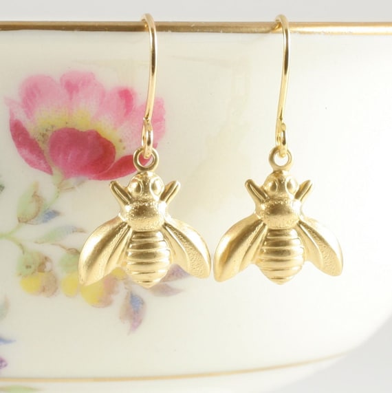 Vintage bee earrings discount