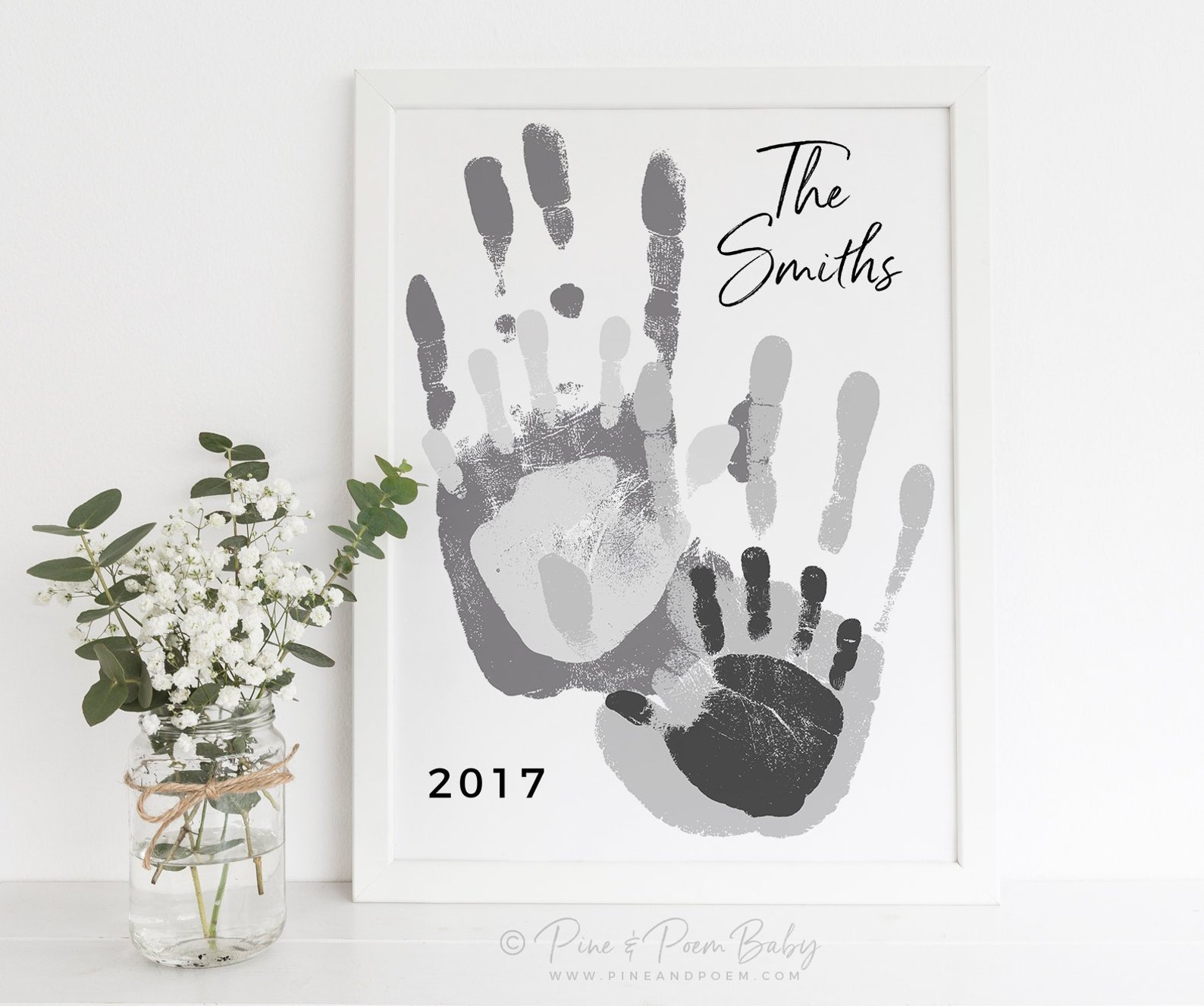 отпечатки рук на черном холсте. картина с отпечатками рук. отпечатки ладошек на холсте. картина ладони отпечаток. отпечатки семьи на холсте.