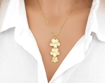 Plumeria Necklace / Gold Flower Necklace / Hawaiian Jewelry in Silver