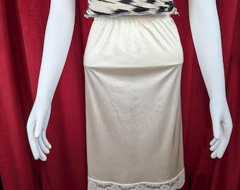 True Vintage 70's Sliperfection Cream White Floral Lace Scalloped Hem Trim Satin Slip Skirt