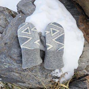 Diamond Ridge White- Mittens Woolen Mittens Gloves (Small)