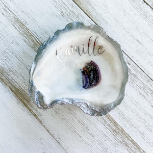 Personalized Oyster Shell Jewelry Dish with Name, Ring Dish, Trinket Dish, Gift Ideas, Hostess Gift, Bridesmaid Gift, Personalized Gift