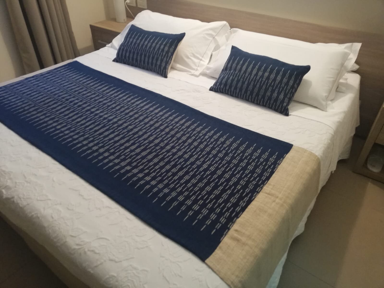 bed runner with matching pillows