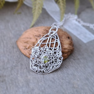 Delicado collar de plata para mujer, collar de peridoto verde de plata esterlina, collar delicado, regalo de Navidad para ella, regalo de cumpleaños para mujer