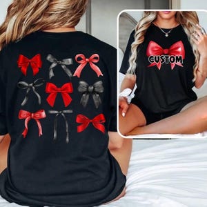 Camiseta con lazo negro y rojo, camiseta coqueta, camiseta personalizada, Soft Girl Era, camiseta con lazo de moda para fútbol, camiseta con monograma personalizado