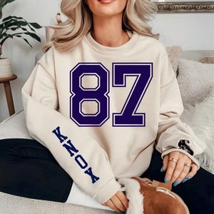 Custom Sports Mom Sweatshirt: Personalized Vintage Jersey with Sleeve Name