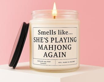 Smells Like She's Playing Mahjong Again"kaars – grappig mahjongcadeau, sojakaars voor haar, leuk cadeau voor vrienden en moeders
