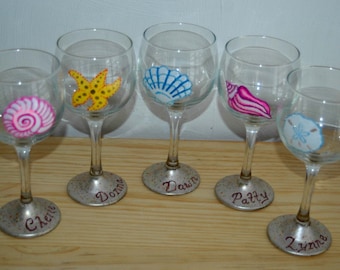 Personalized Hand Painted Wine Glasses, Bridesmaid gift, Beach House, Coastal Décor, Wedding, Shell, Starfish, friend, custom, Mother&#39;s Day
