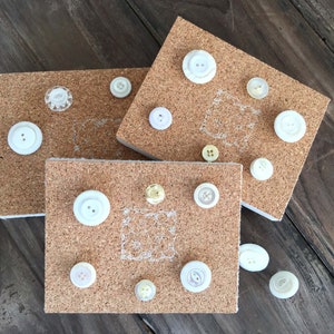 Vintage Knöpfe, weiße Knopf-Push-Pins, dekorative Reißzwecken, niedliches Büro-Dekor, Wohnheim-Dekor, Lehrer-Geschenk, schäbiges Chic-Dekor, Schreibtischzubehör