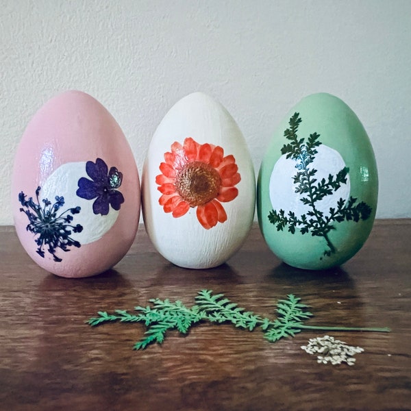 Pressed Wildflower Eggs, Personalized Decorative Painted Wooden Egg, Spring Decor, Cottage core, Woodland, Place Setting, Easter Gift, Boho