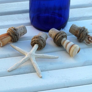 Starfish & Seashell Wine Stoppers, Coastal Bottle topper, Wine Gift, Hostess gift, Wedding favor, Beach Décor, Barware, Coastal, conch