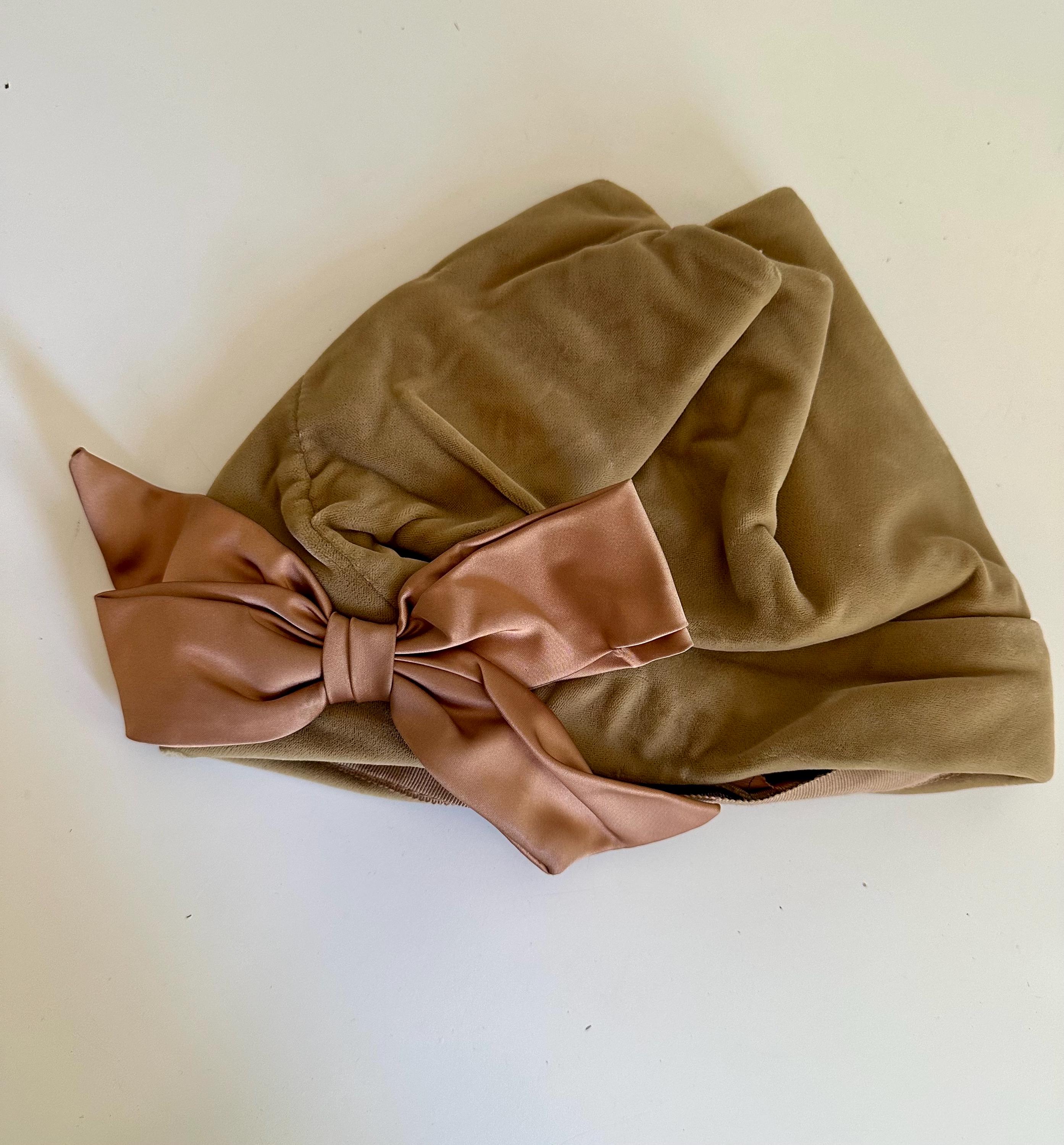 Vintage Womens Velvet Cloche Hat W/ Satin Bow Union Made USA  display picture 2