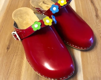 Girls size US 4 / 35 Red Patent Leather, Retro Swedish Style Child Clogs US size 4 VTG