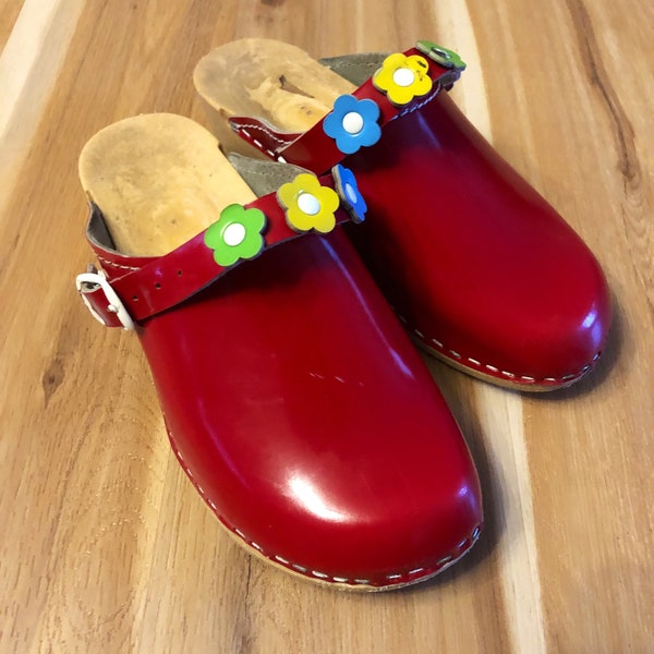 Vintage Clogs Girls size 35/ US 4 Red Patent Leather, Retro Swedish Style Child Clogs US size 4