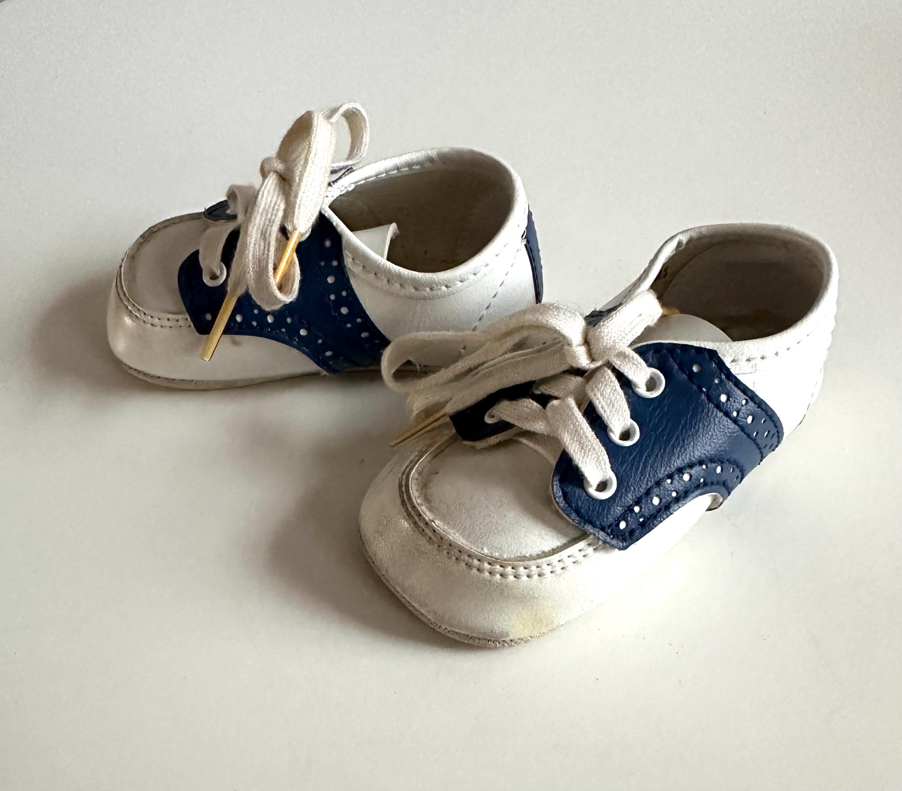 Vintage Infant Saddle Shoes, Baby Crib Shoes Size Navy and White