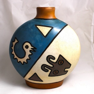 Folk Art Artesania Norte Vase Pottery Peru 8.5 &quot; tall souvenir Studio