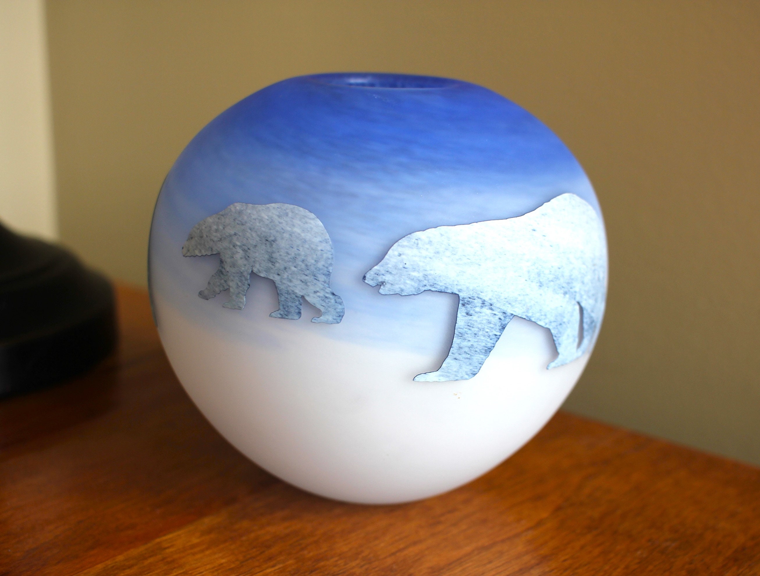 Malcolm Sutcliffe Studio Art Glass POLAR BEARS VASE Blue Signed Excellent