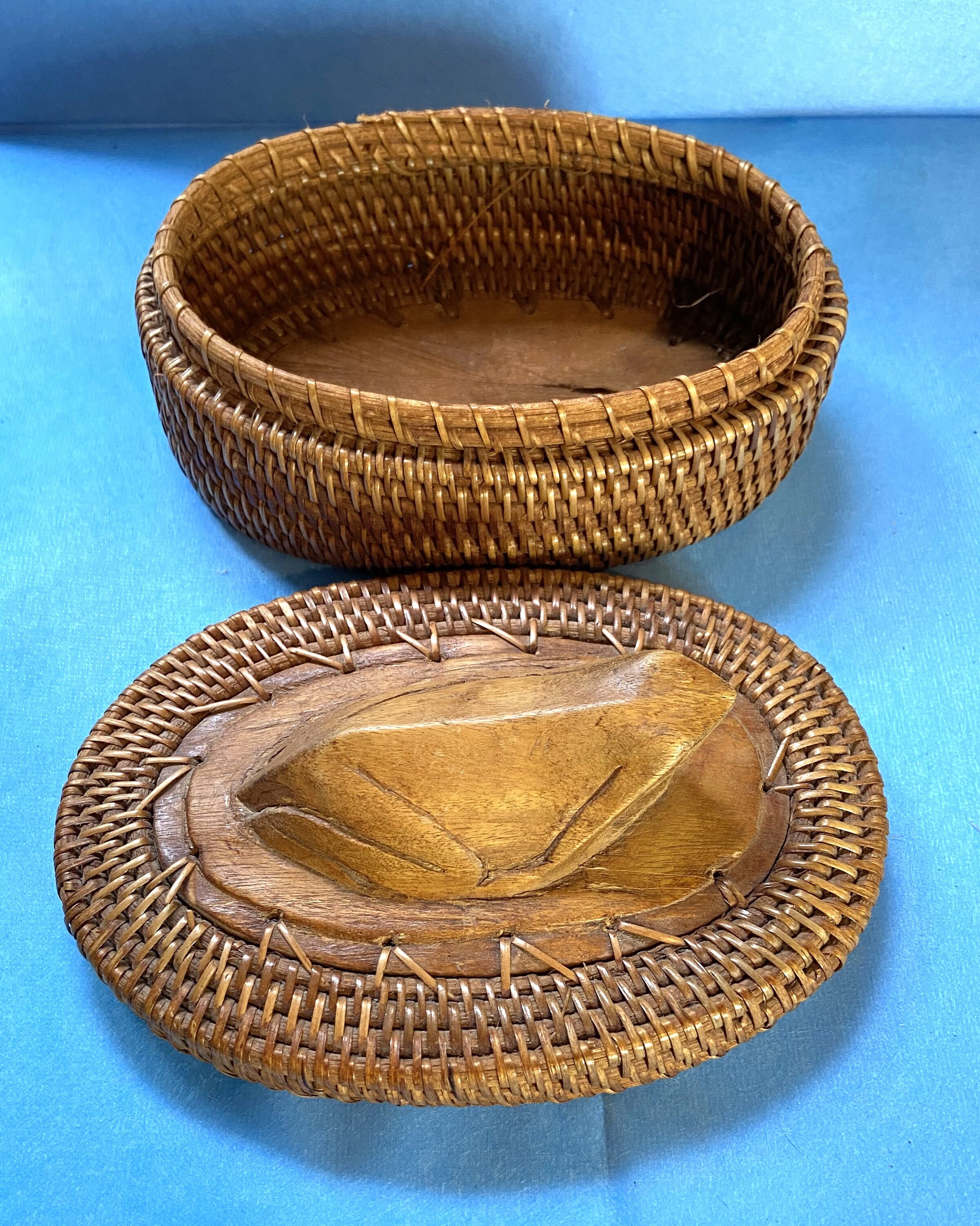 インドネシアの手編みかご Vintage Indonesian Hand Woven Reed Basket From Lombok Island