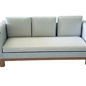 Dollhouse Miniature 1&quot; Scale White Sofa