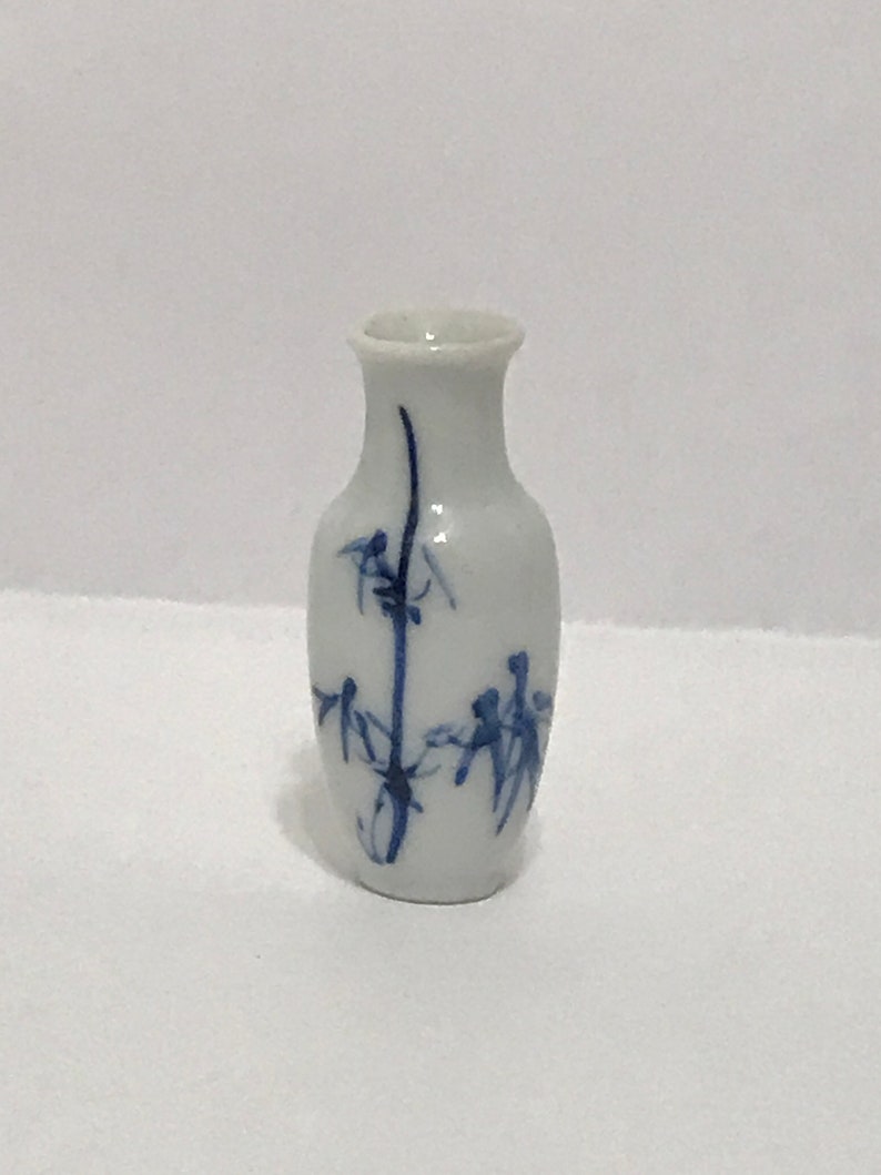 dollhouse miniature blue white 1 scale