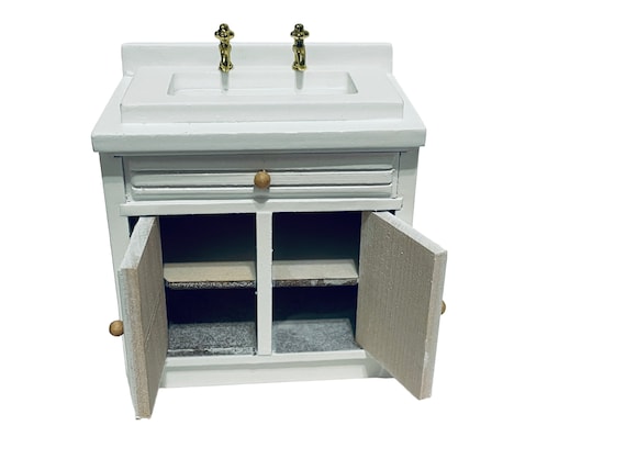 Mueble De Fregadero Para Casa De Muñecas – Lavabo En Miniatura Escala 1:16 Con Puertas Abatibles, Madera De Abedul Y Grifo Incluido