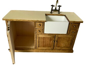 Mueble Lavabo En Miniatura Escala 1:16 Para Casa De Muñecas – Madera De Abedul Con Doble Puerta Y Grifo