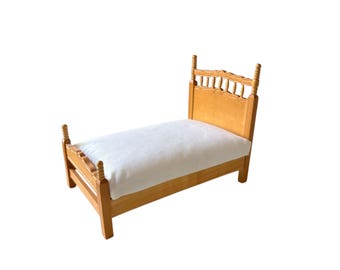 Dollhouse Miniature 1” Scale Bed
