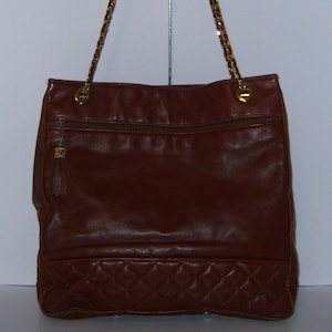 CHANEL VINTAGE SHOULDER BAG, burgundy leather with matching fabric