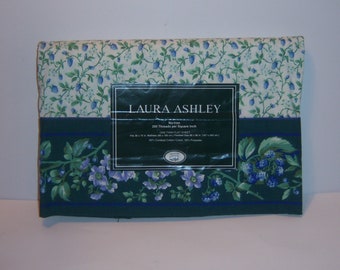Featured image of post Laura Ashley Bedding 1980S Bedding is the quickest way to update your room and with our wide selection of bedsets duvet covers pillowcases sheets and blankets you ll find everything you need to create your dream bedroom
