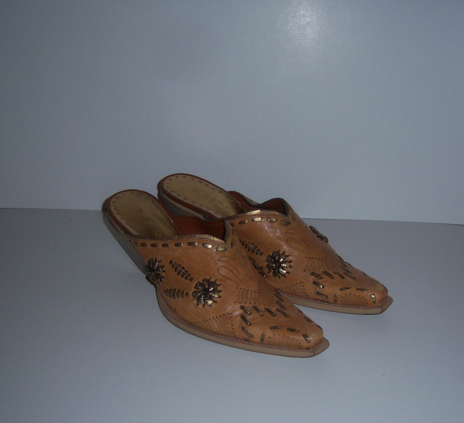 Vintage BCBG Girls Tan Gold Leather Cowboy Mules Slides 7