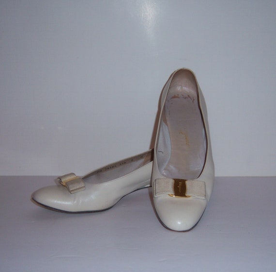 Vintage Salvatore Ferragamo Ecru Off White Leathe… - image 1