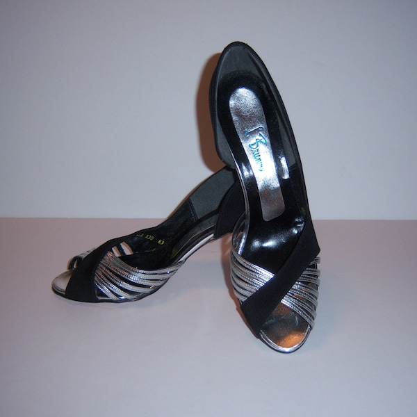 Vintage L. Bruner Black Crepe Silver Leather Strappy Peep Toe High Heeled Sandals Evening Pumps 7.5 N Narrow Shoes Disco Dressy