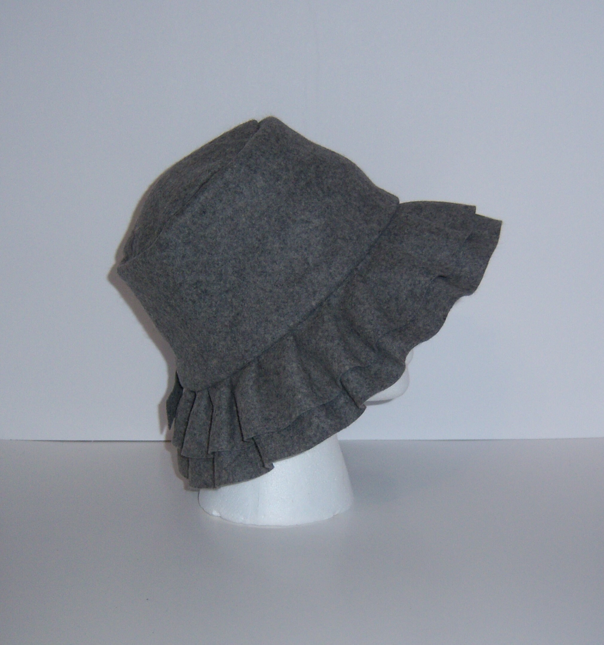 Vintage Grey Ruffled Cloche Bow Detail Wool Felt Winter Hat  display picture 1
