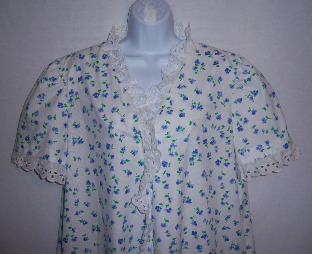 Vintage Chiha White Eyelet Periwinkle Green Violets Violas Flower