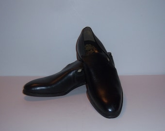 Vintage Johnston & Murphy Black Aristocraft Pebbled Leather Handcrafted Men's Slip On Shoes Loafers 11 B Deadstock NOS Gift