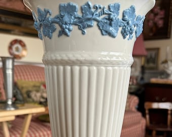 English Country Wedgwood Etruria Queensware Vase