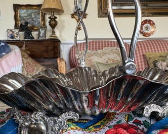 England Traditionell klassisk utsmyckad silverpläterad serveringsbricka av Walker and Hall Sheffield